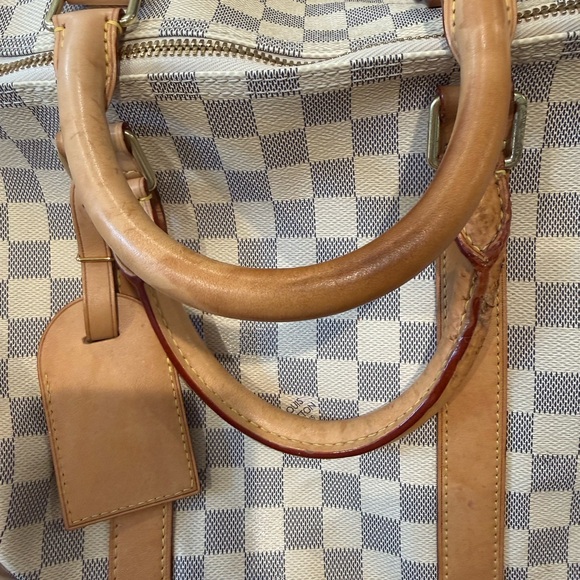 Louis Vuitton duffle bag, two of the straps are damaged as shown in pictures. - Picture 15 of 15